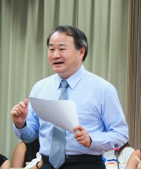 實踐大學校長丁斌首博士