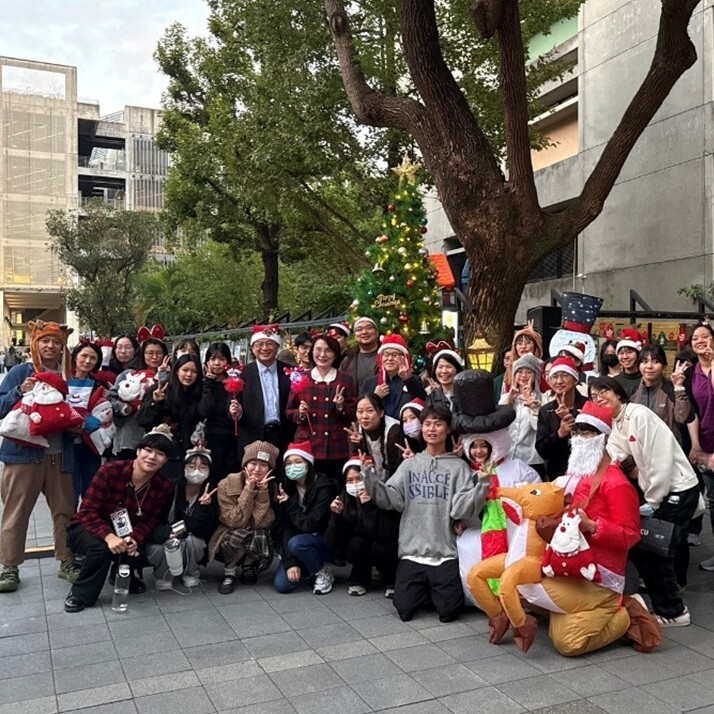 實踐大學溫馨迎接聖誕節期 點亮校園傳遞平安與祝福圖片