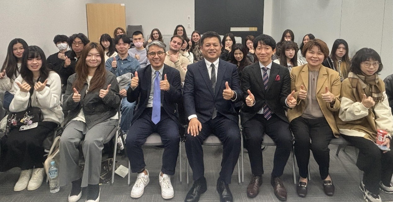 實踐大學副校長郭壽旺(左三)率隊拜會臺北駐大阪經濟文化辦事處，與副處長劉拓(左四)及教育組團隊親切交流，分享教育願景與經驗，為臺日學術合作注入更多可能。