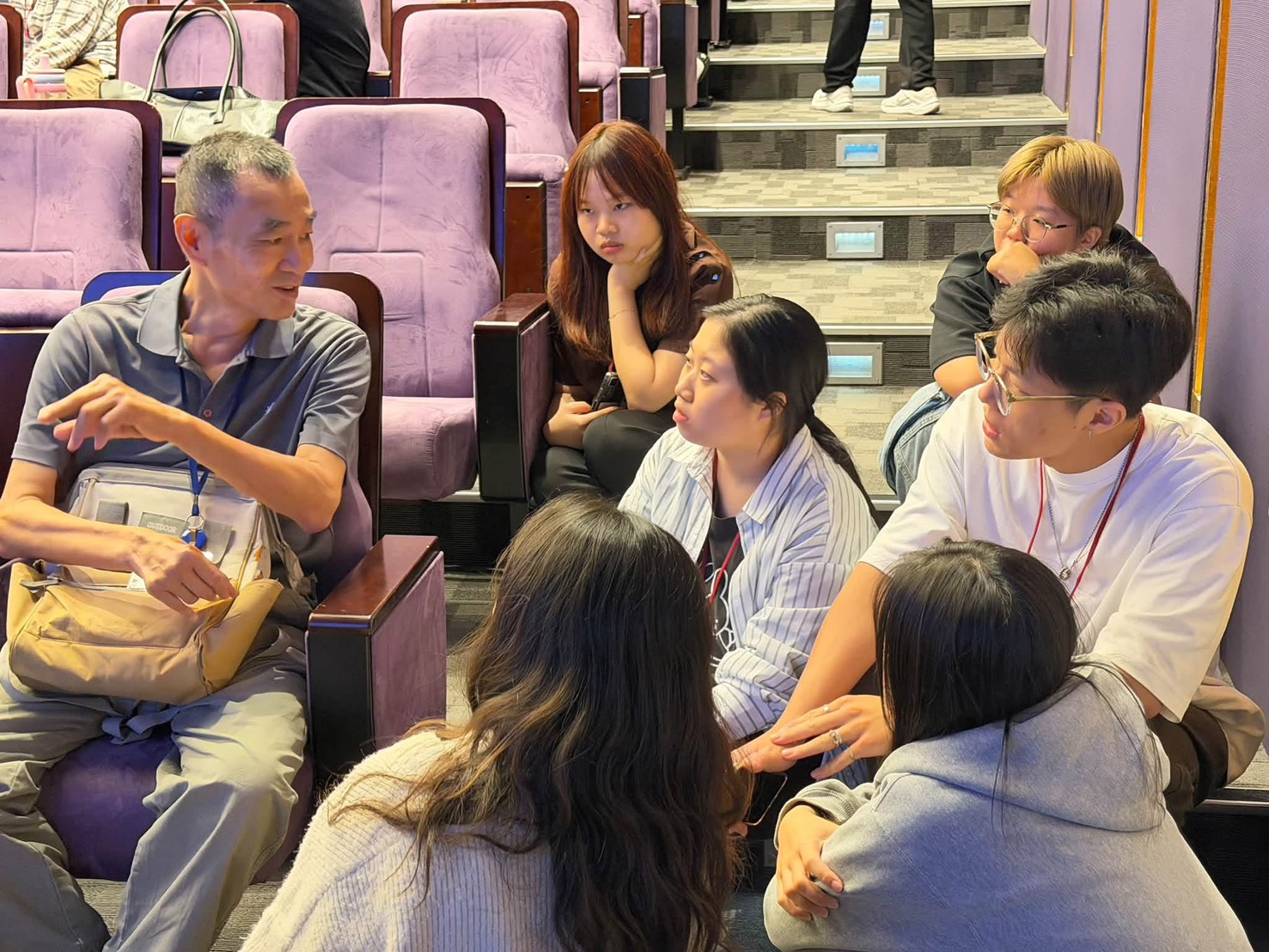 病友直接參與需求討論,與學生共同發現問題、定義需求,實踐「與使用者共同設計」