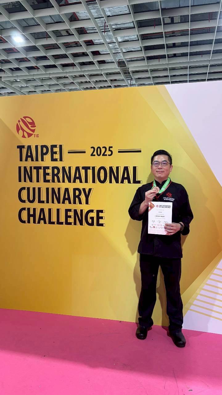 ▲彭俊傑老師榮獲西式海鮮現場熱烹-銅牌