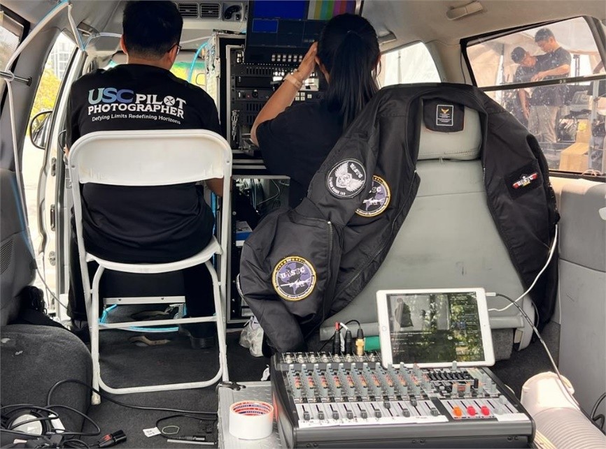 打造行動轉播車，實踐大學針對設備進行操作，在全中運提供優質轉播。（圖/實踐大學提供）