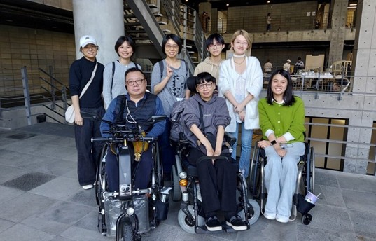 脊髓損傷基金會 × 實踐大學服裝設計學系跨界合作設計「以人為本」的作品
