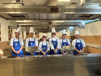 廚藝實作教室學習並合影