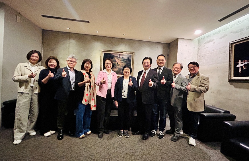 教育部青年發展署陳雪玉署長（左六）、與實踐大學師長合影