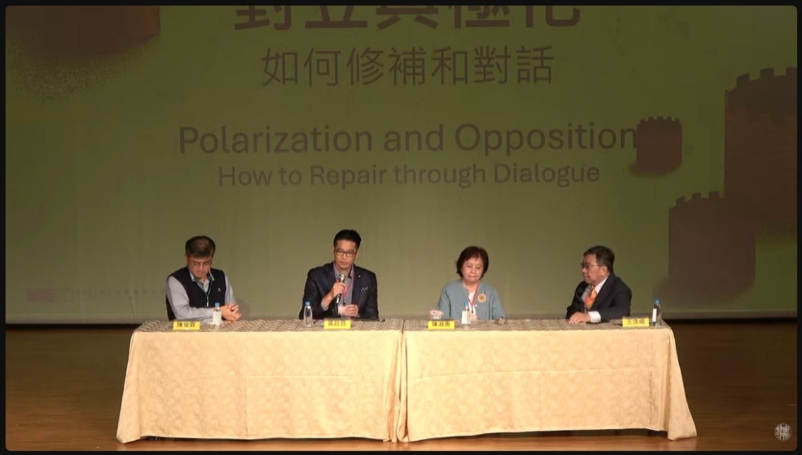 大會論壇探討心理治療發展,左起陳俊霖主任、黃正昌副教授、陳淑惠特聘教授、王浩威副教授