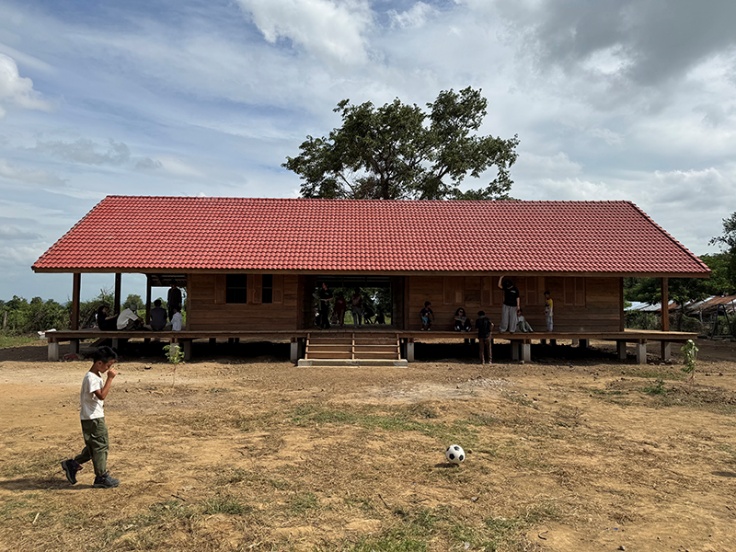 完工相片 由30位學生完成設計並親自施工,約佔工程總人力之60%,建物內設教室、圖書室、保健室、開放空間。