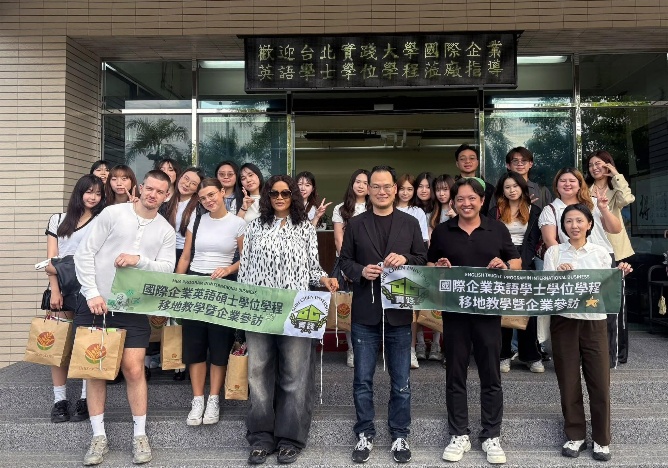 史瓦帝尼畢業生Futhie(左三)在學期間積極參與企業參訪與移地教學